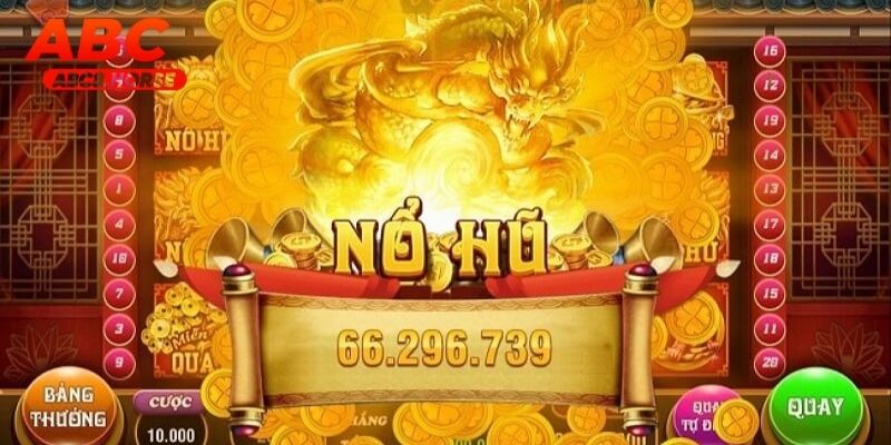 Người chơi nhận thưởng sau khi trúng jackpot thần tài